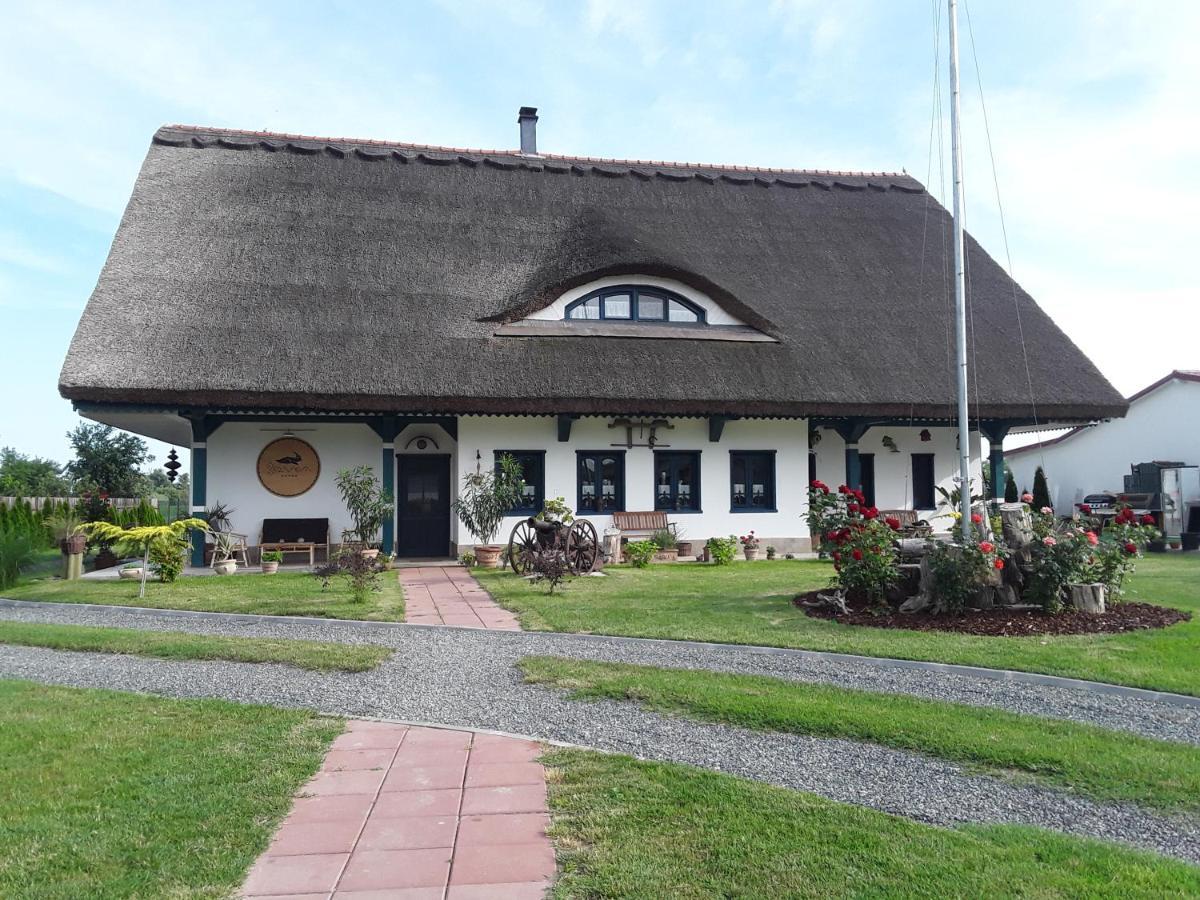 Agropensiunea Beluga Gorgova Extérieur photo